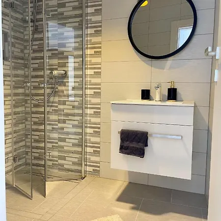 Nika & Eva Valun Cres