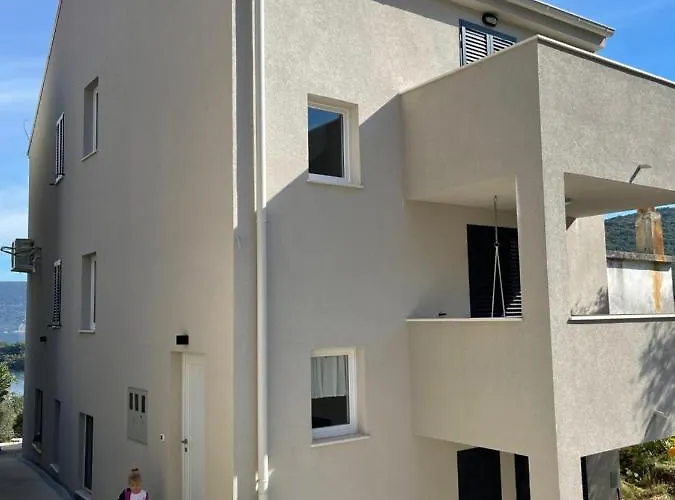 Nika & Eva Valun Lejlighed