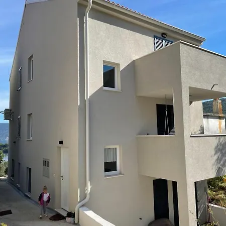 Nika & Eva Valun Apartmán