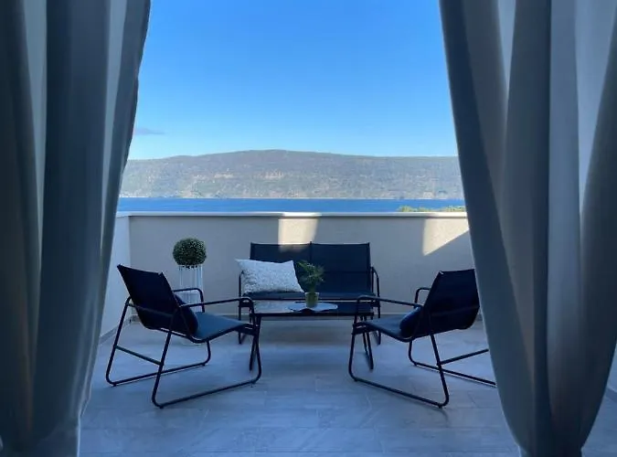 Nika & Eva Valun 아파트