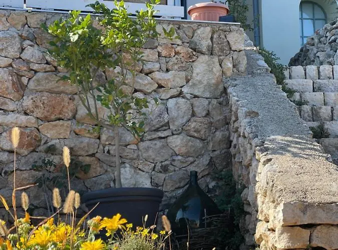 Nika & Eva Valun Cres