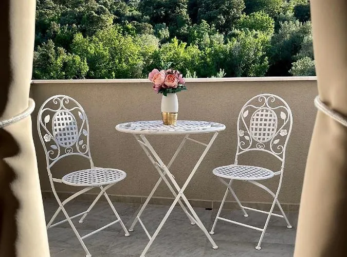 Nika & Eva Valun * Cres