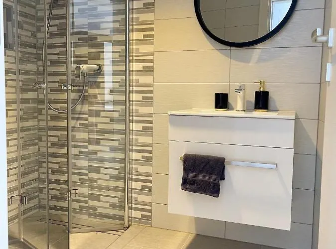 Nika & Eva Valun Cres